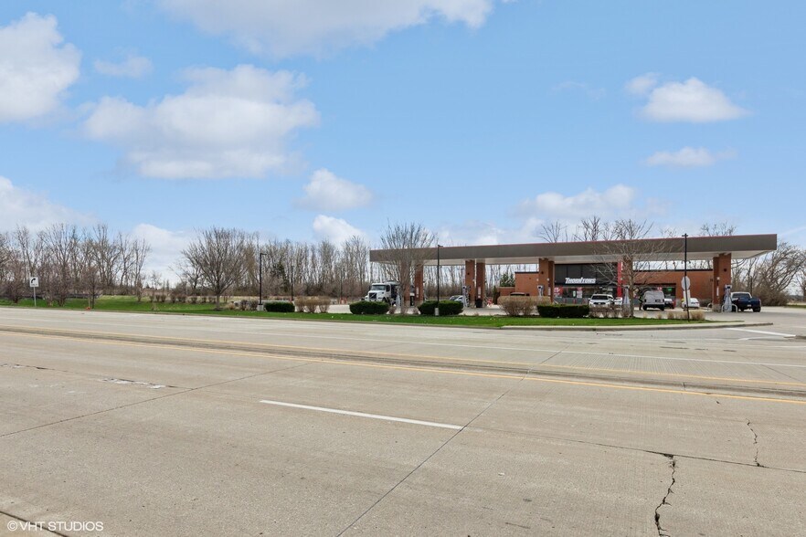 More Photos Of 2101 E Algonquin Rd, Algonquin Land For Sale