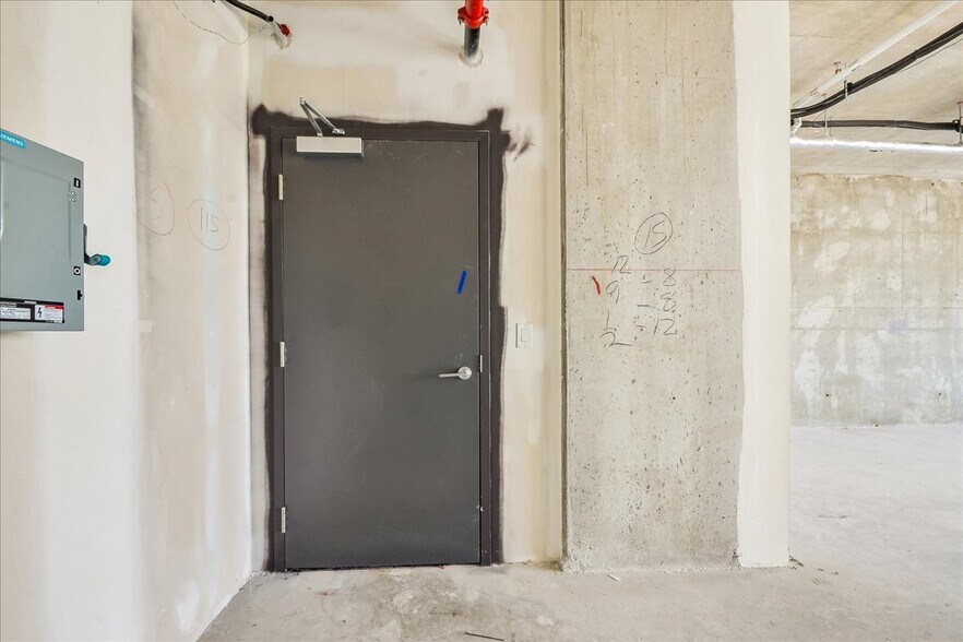 More Photos Of 600 Dixon Rd, Toronto Hotel For Sale