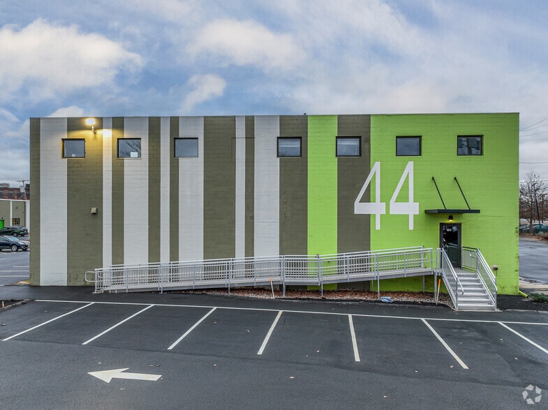More Photos Of 44 Green River Way, Watertown Distribution For Lease