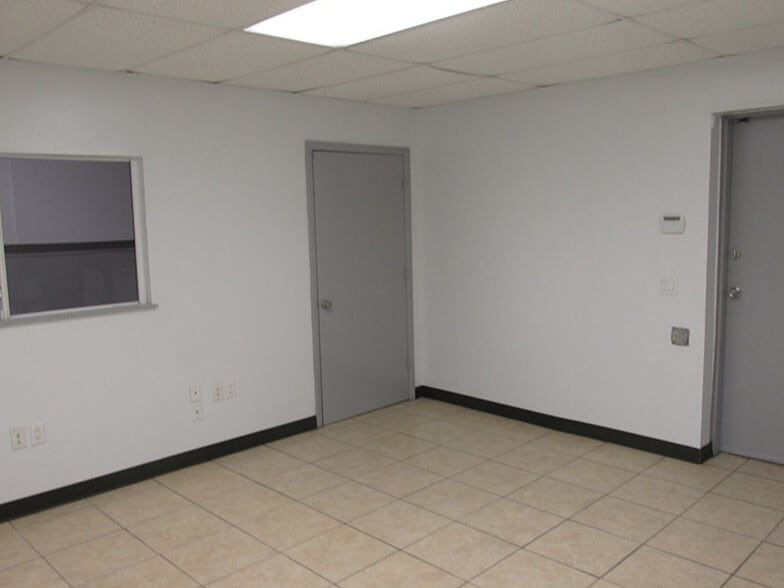 More Photos Of 920 E 124th Ave, Tampa Warehouse For Lease