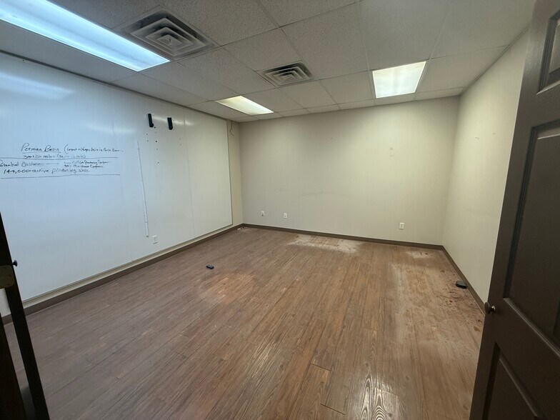 More Photos Of 9105 W Interstate 20, Midland Warehouse For Lease