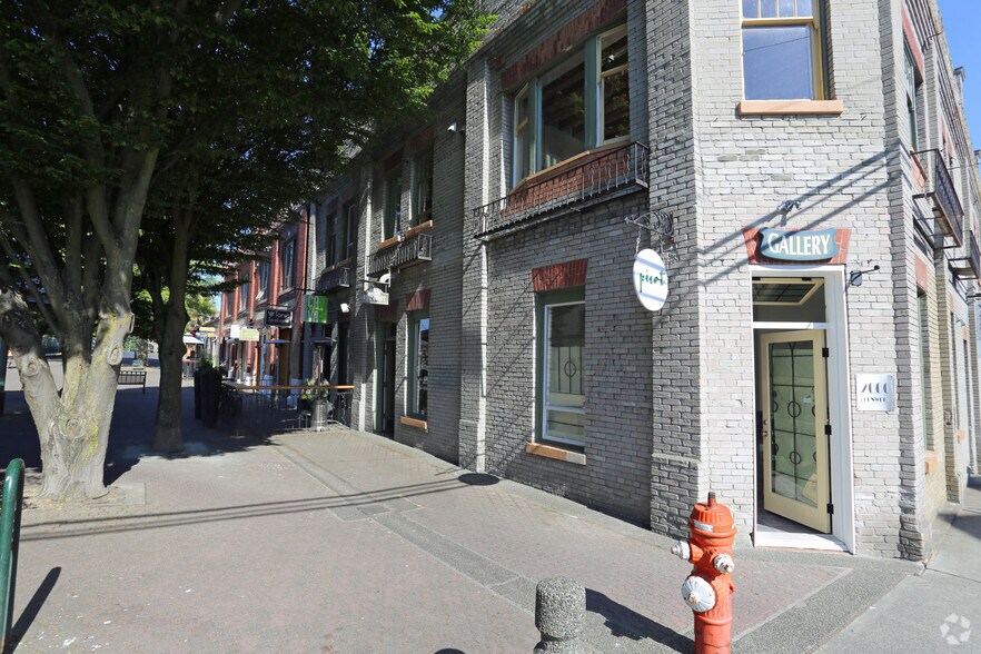 More Photos Of 2000-2004 Fernwood Rd, Victoria General Retail For Lease