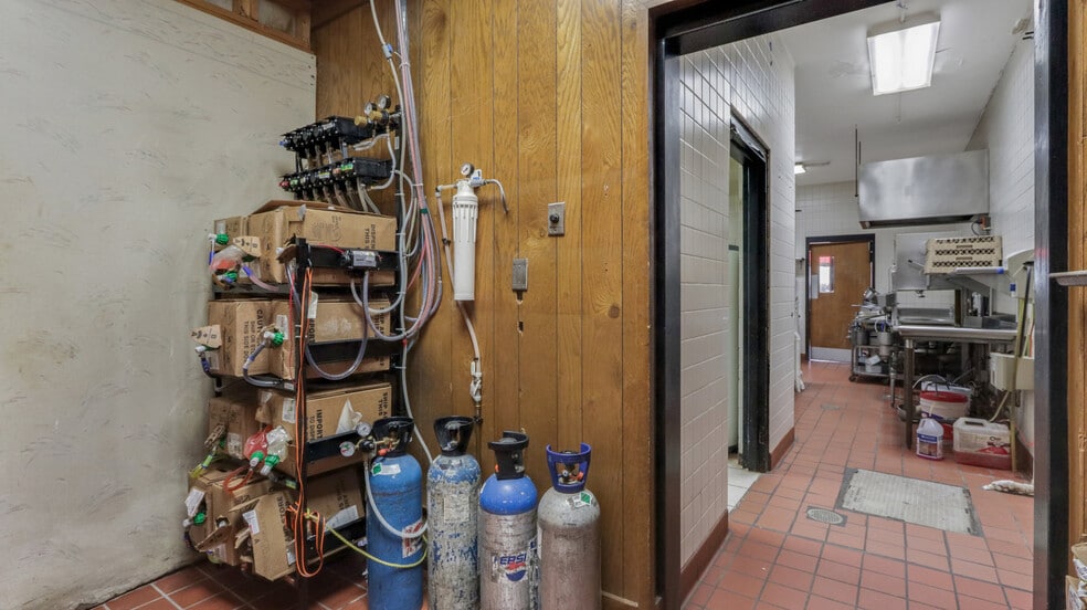 More Photos Of 6220 Texaco Dr, Eau Claire Restaurant For Sale