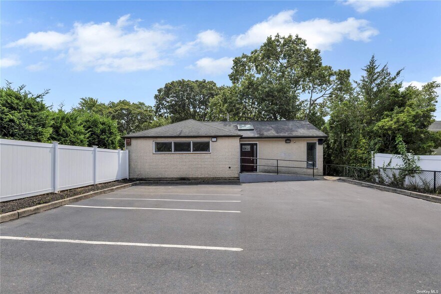 Primary Photo Of 362 Mooney Pond Rd, Farmingville Office For Sale