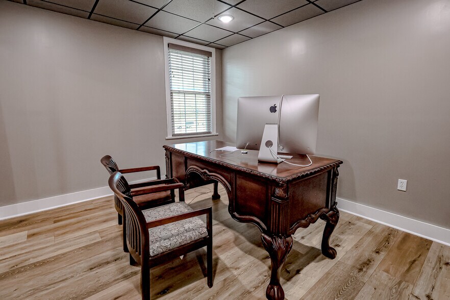 More Photos Of 111 W Washington Ave, Covington Medical For Sale