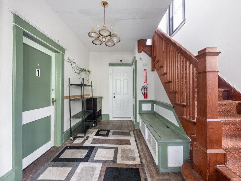 More Photos Of 247 N Middletown Rd, Pearl River Apartments For Sale