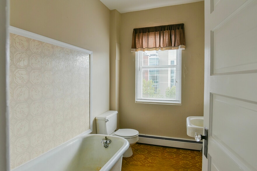 More Photos Of 29 W Franklin St, Hagerstown Apartments For Sale