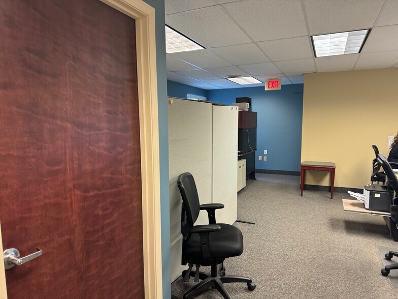 More Photos Of 121 Erie Canal Dr, Rochester Medical For Sale