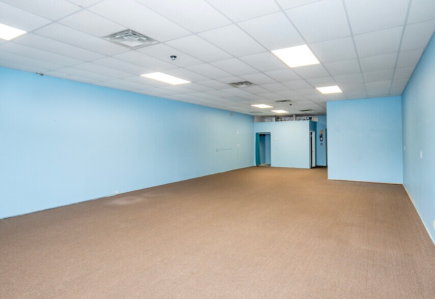 More Photos Of 250 S County Trl, Exeter Freestanding For Sale