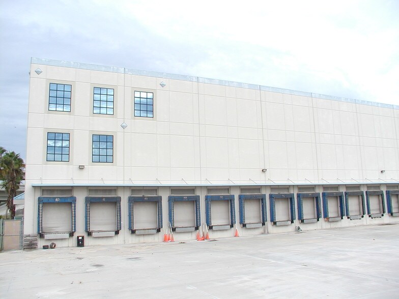 More Photos Of 251 International Pky, Sunrise Warehouse For Lease