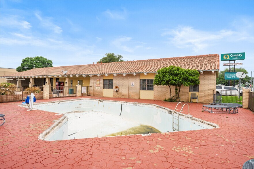 More Photos Of 4613 S Jackson St, San Angelo Hotel For Sale
