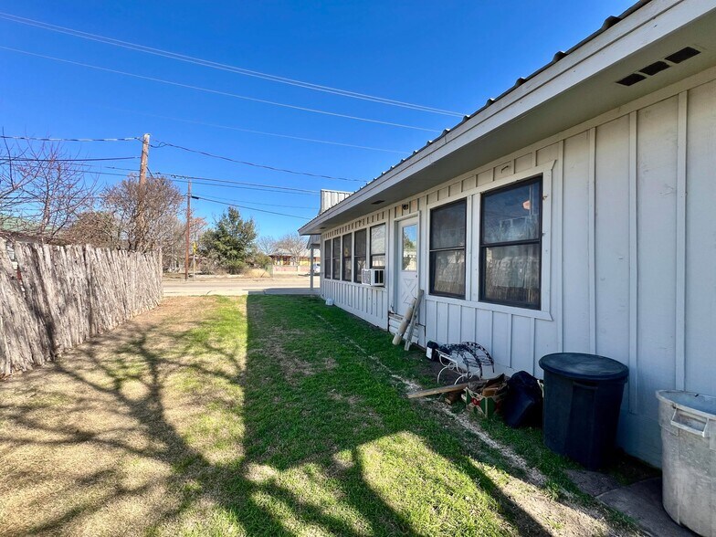 More Photos Of 309 FM 480, Center Point Fast Food For Sale