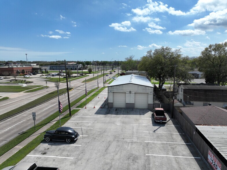 More Photos Of 4610 Center St, Deer Park Light Distribution For Sale