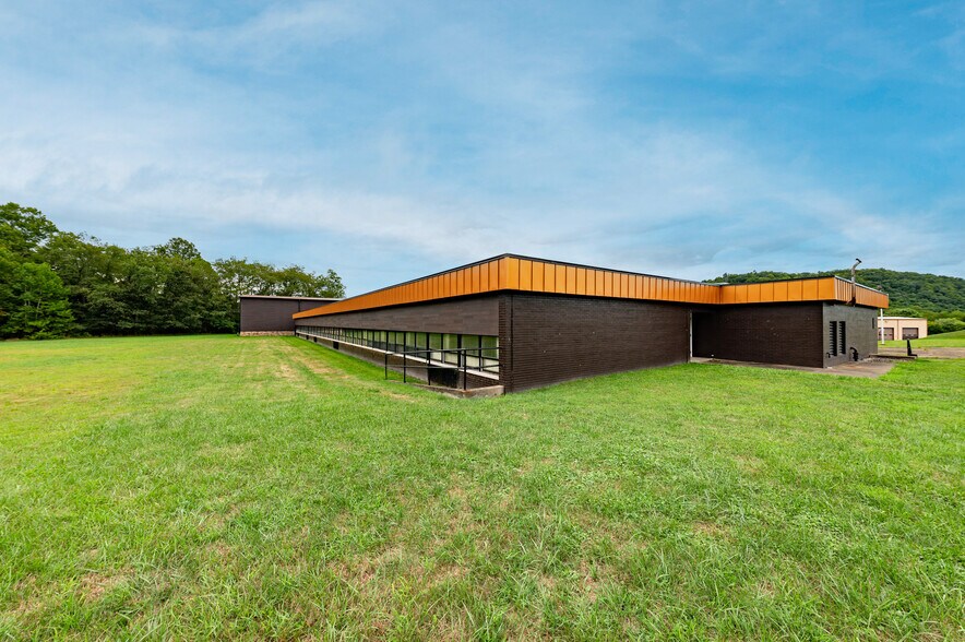 More Photos Of 145 School Rd, Mount Morris Office For Sale