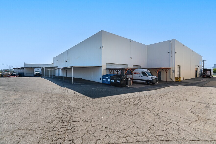 More Photos Of 9142 Independence Ave, Chatsworth Manufacturing For Sale
