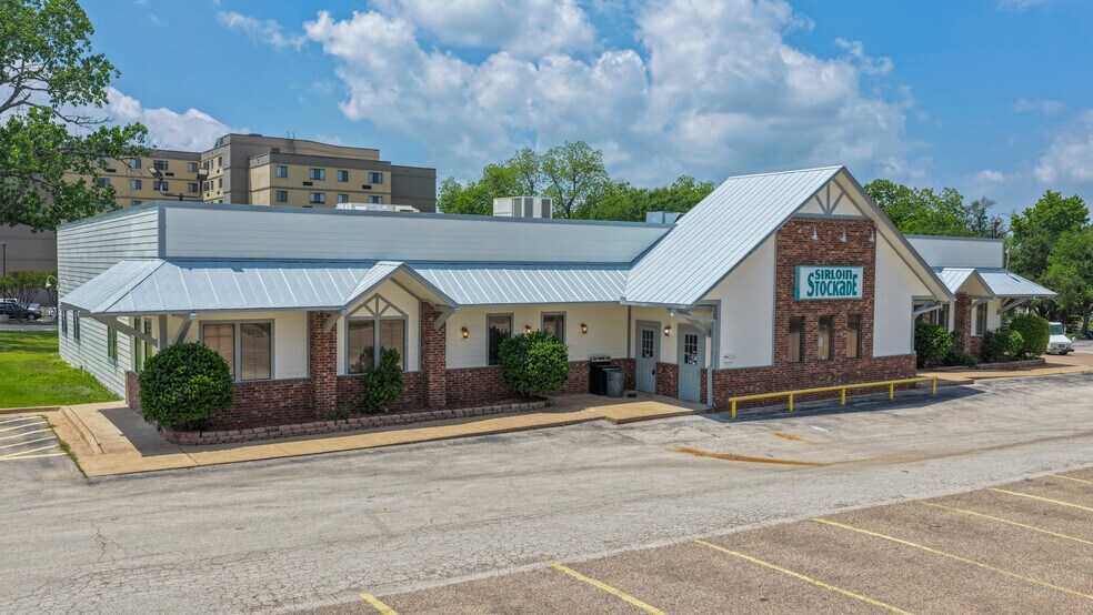 More Photos Of 2508 W 7th Ave, Corsicana Restaurant For Lease