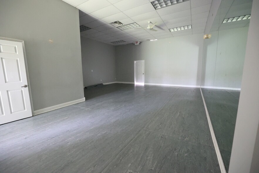More Photos Of 508 Main St, Spotswood Storefront For Sale