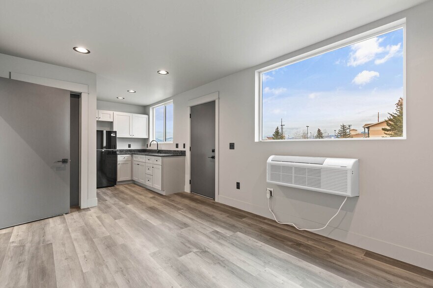 More Photos Of 204 Fletching way, Belgrade Showroom For Sale
