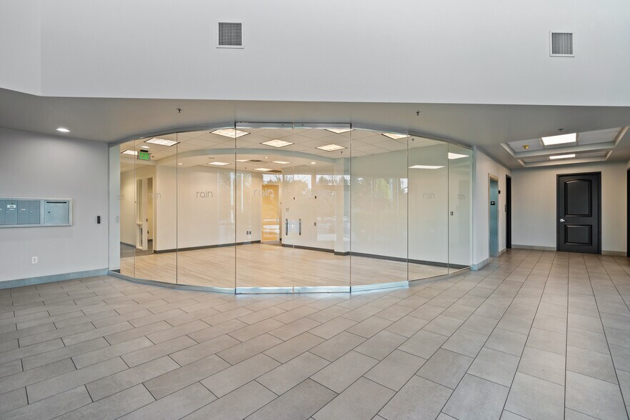 More Photos Of 1365 W Business Park Dr, Orem Office For Lease