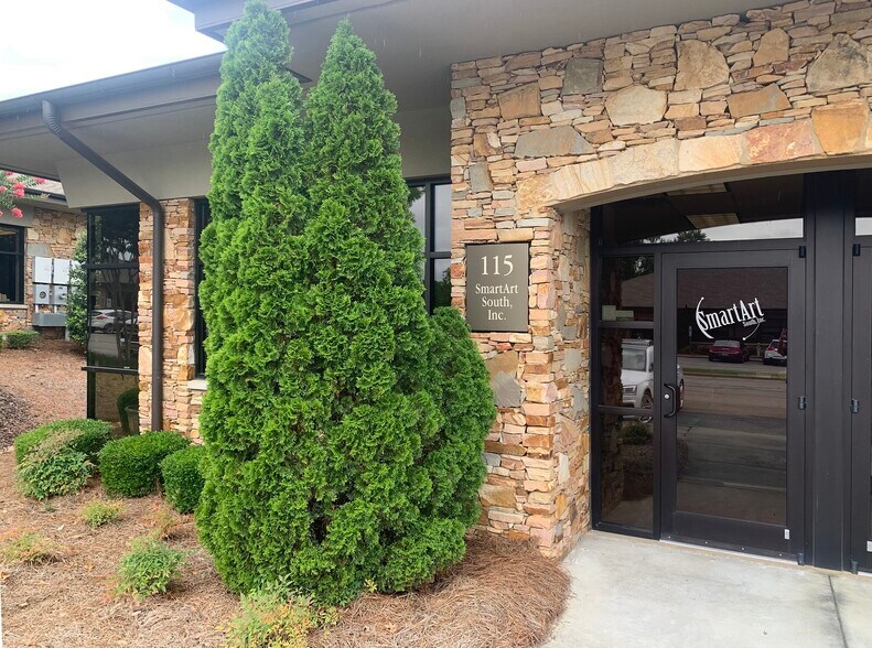 More Photos Of 2015 Stonegate Trail, Vestavia Hills Office For Lease