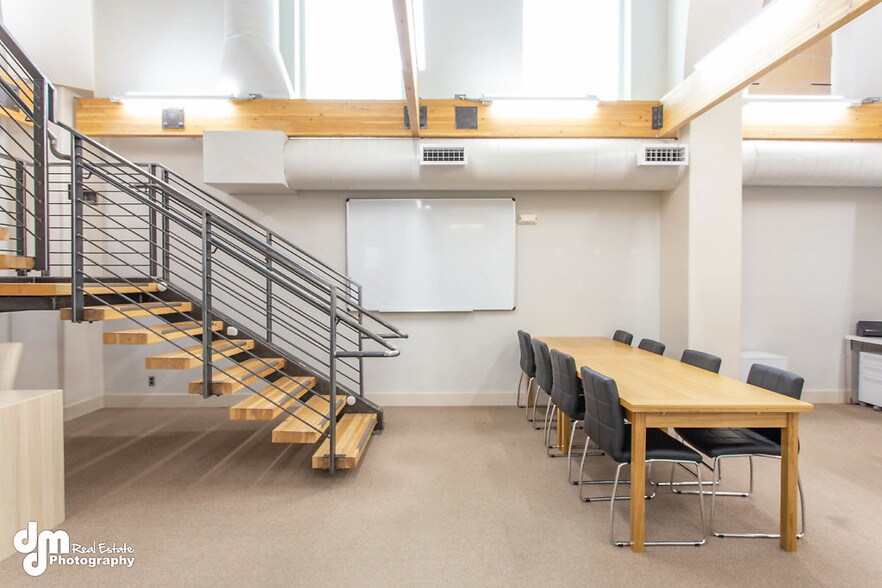 More Photos Of 8801-8811 Toloff St, Anchorage Office For Sale