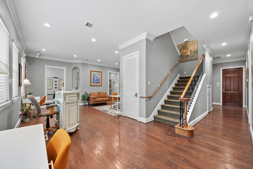 More Photos Of 303 Longmire Rd, Conroe Office For Sale