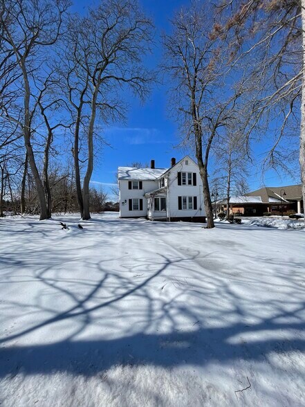 More Photos Of 81 House St, Glastonbury General Retail For Sale