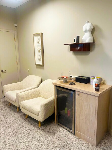 More Photos Of 2623-2627 N Clark St, Chicago Apartments For Lease