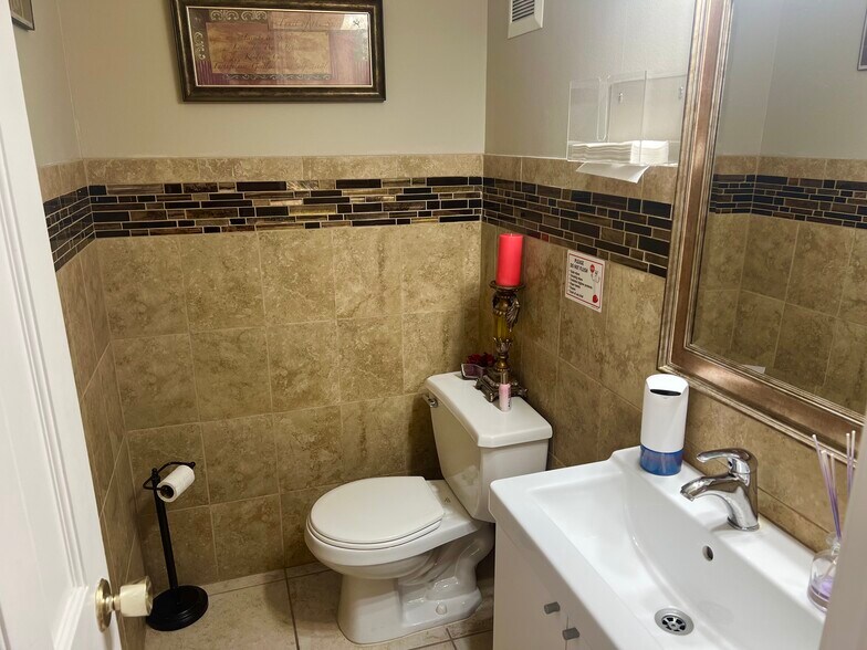 More Photos Of 5519 Hanley Rd, Tampa Storefront Retail Office For Sale