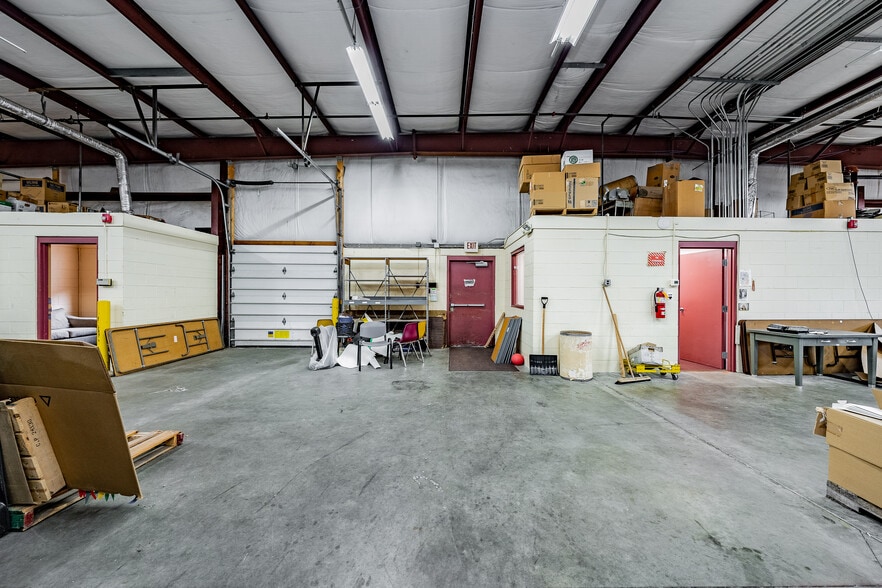 More Photos Of 1094 Suffield St, Agawam Light Manufacturing For Sale