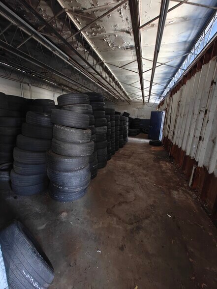 More Photos Of 18300 US Highway 19 N, Clearwater Auto Repair For Lease