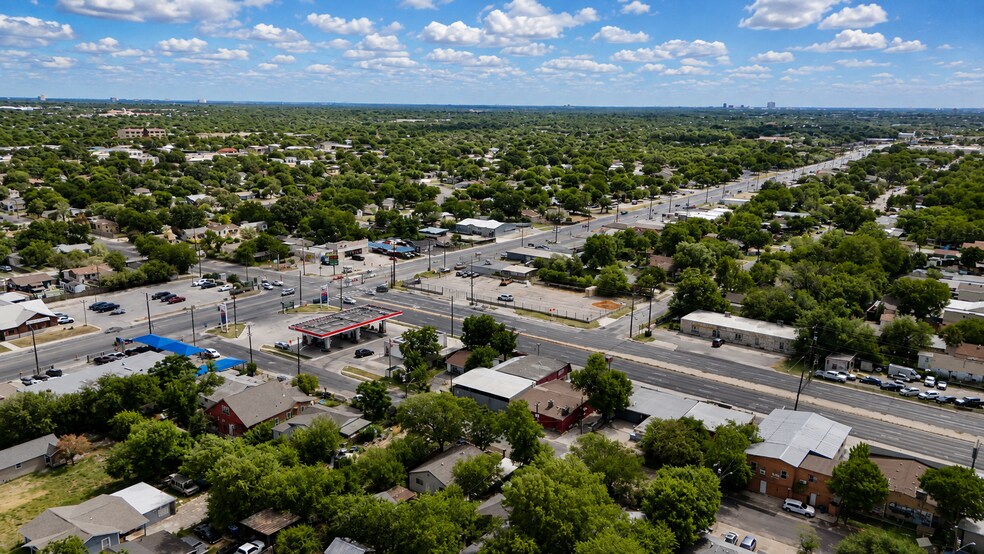 More Photos Of 755 N General McMullen Dr, San Antonio Light Manufacturing For Lease