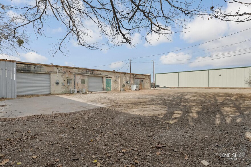 More Photos Of 1929 S Treadaway Blvd, Abilene Showroom For Lease