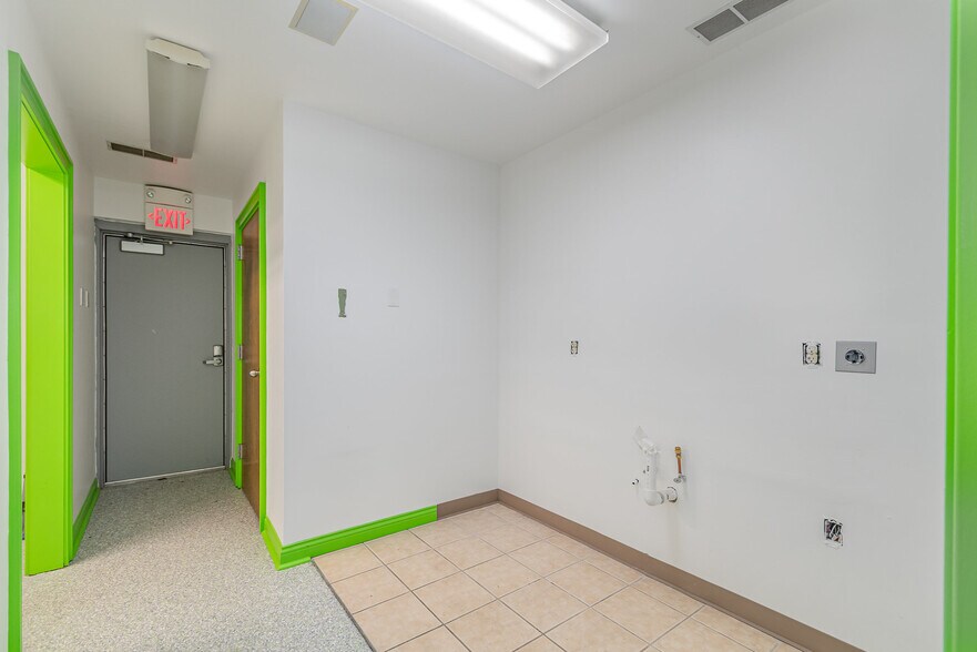 More Photos Of 6901-6909 Burlington Pike, Florence Medical For Sale