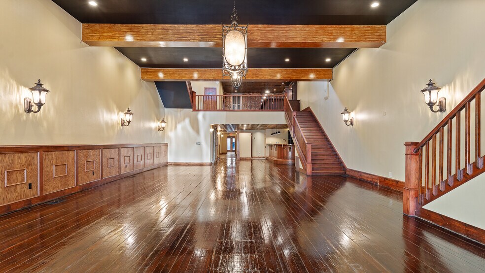 More Photos Of 117 W Walnut St, Rogers Restaurant For Lease