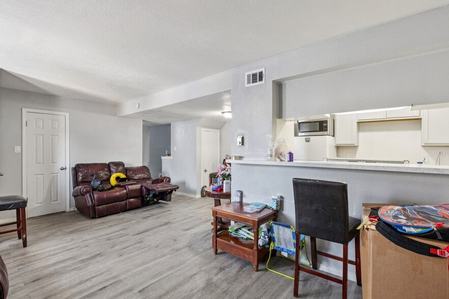 More Photos Of 500 Haley St, Irving Apartments For Sale