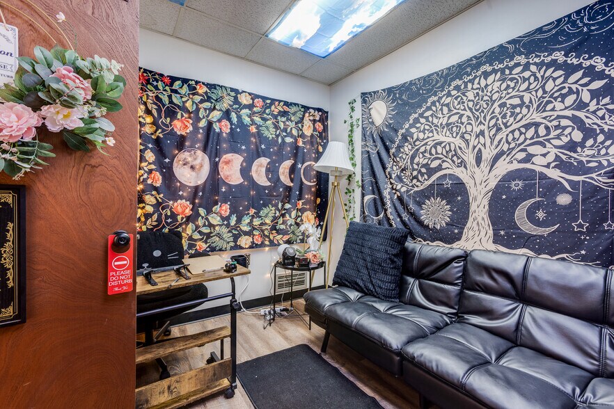 More Photos Of 745 E Warrington Ave, Pittsburgh Medical For Lease