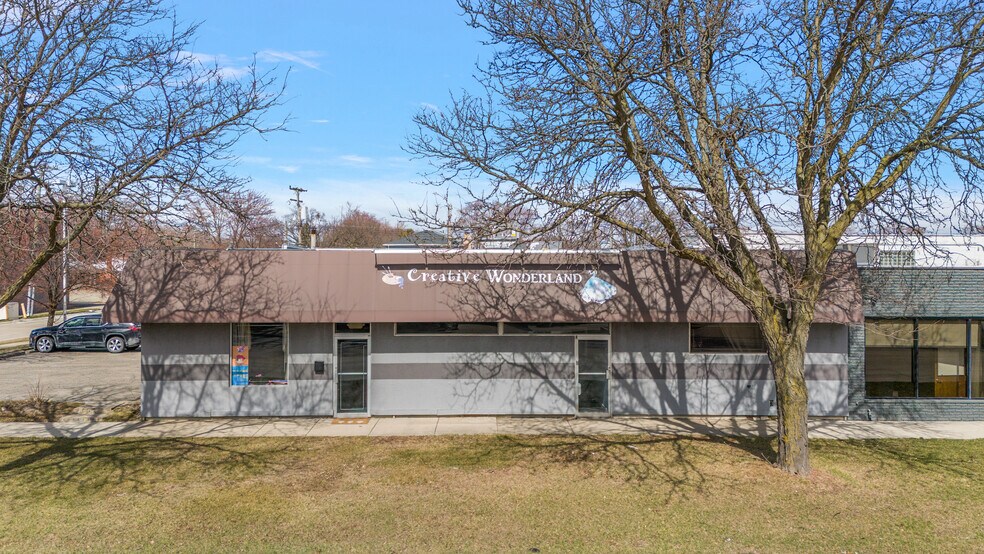 Primary Photo Of 1024 W 14 Mile Rd, Clawson Freestanding For Sale