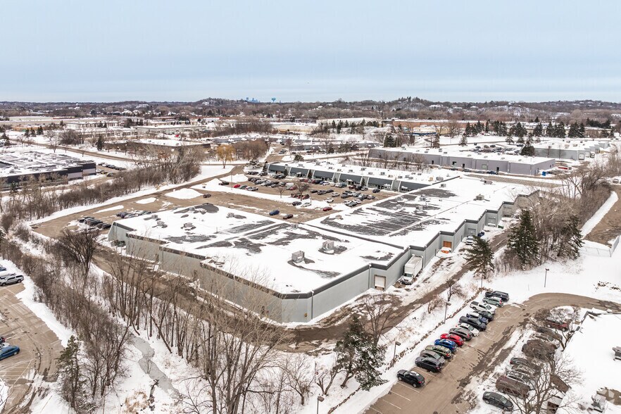 More Photos Of 7100-7148 Shady Oak Rd, Eden Prairie Showroom For Lease