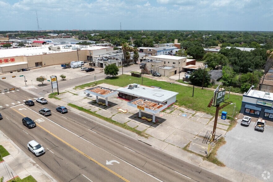 More Photos Of 606 E King Ave, Kingsville Storefront Retail Office For Sale