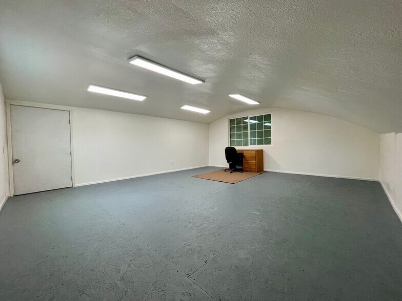 More Photos Of 821 W Main St, El Cajon Flex For Lease