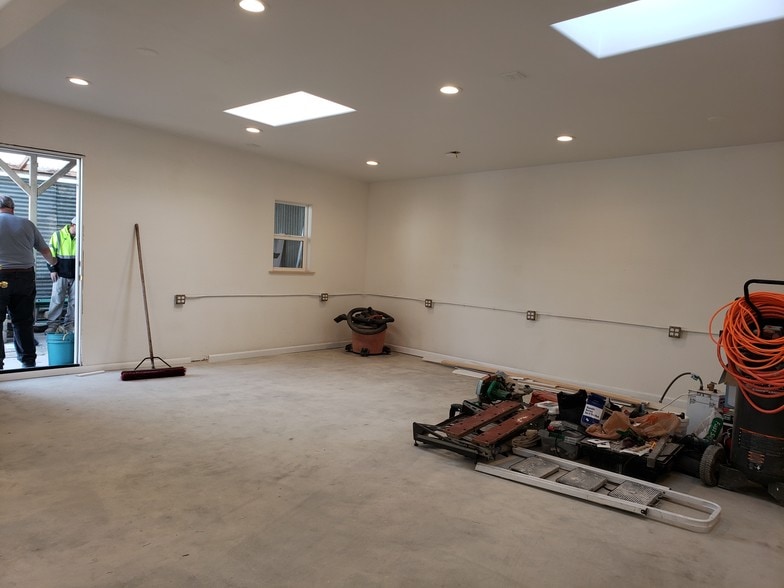 More Photos Of 2800 Newell St, Los Angeles Industrial For Lease