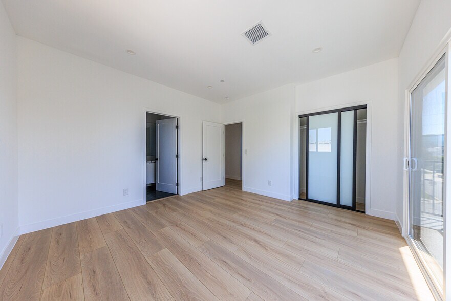 More Photos Of 1954-1958 Purdue Ave, Los Angeles Apartments For Sale