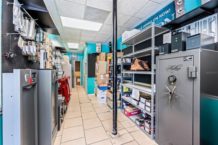 More Photos Of 18-20 E Plant St, Winter Garden General Retail For Sale