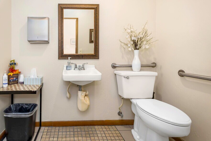 More Photos Of 701 N Hercules Ave, Clearwater Medical For Sale