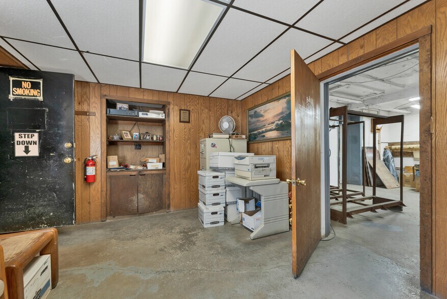 More Photos Of 55 Maynesboro St, Berlin Industrial For Sale
