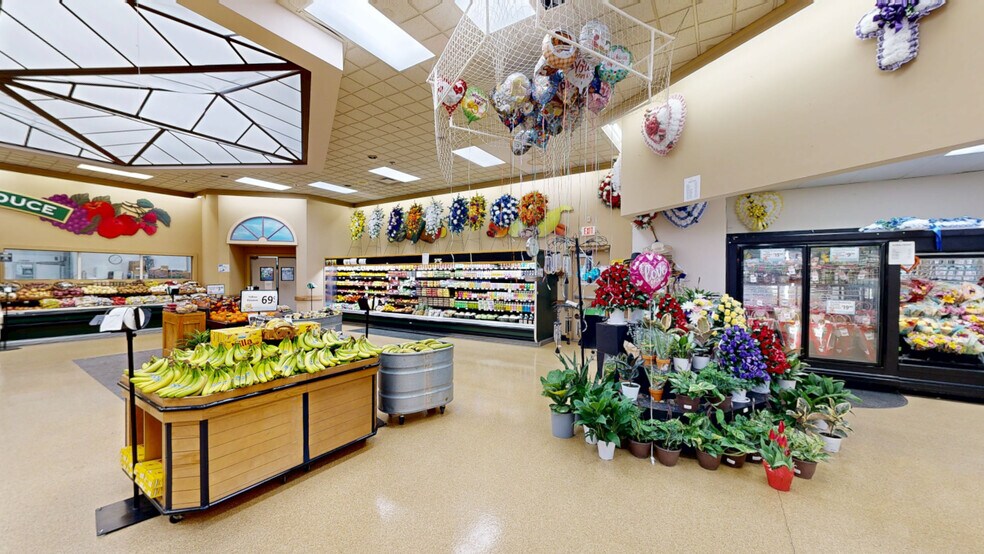 More Photos Of 208 E Mcintyre St, Mullins Supermarket For Sale