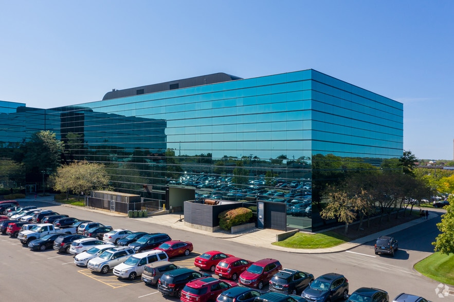 More Photos Of 300 E Big Beaver Rd, Troy Office For Lease