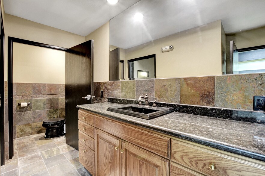 More Photos Of 3852 E Post Rd, Las Vegas Warehouse For Sale