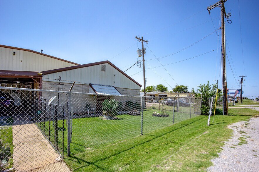 More Photos Of 6209 S Shields Blvd, Oklahoma City Manufacturing For Sale